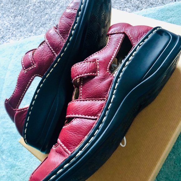 PGLite clogs - Picture 2 of 5